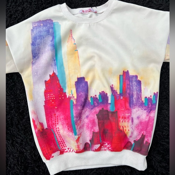 Abstract Art NYC Skyline Sweatshirt 🎨🌇 - Picture 3 of 5